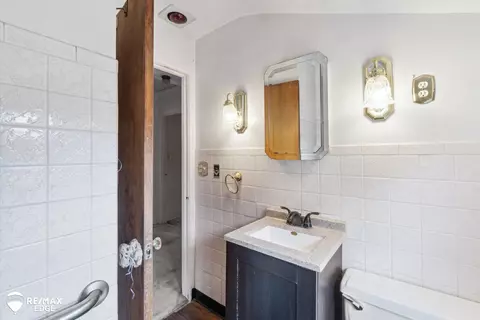 Bath - 514 Chalmers, Flint, MI 48503 photo 2 of 4