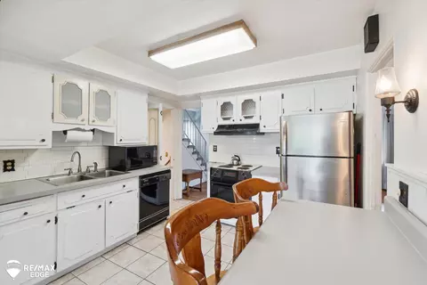 Kitchen - 514 Chalmers, Flint, MI 48503 photo 3 of 6