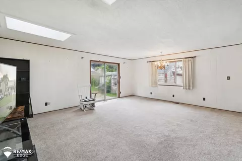 Living - 514 Chalmers, Flint, MI 48503 photo 7 of 8