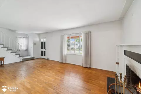 Living - 514 Chalmers, Flint, MI 48503 photo 3 of 8