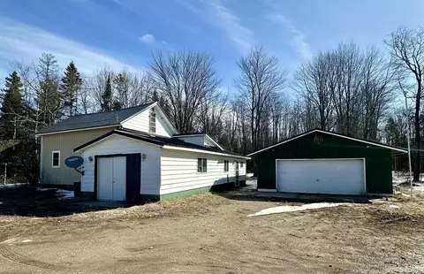 10508 State Highway M35, Gladstone, MI 49837