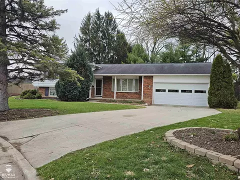 1301 Whitehaven, Owosso, MI 48867