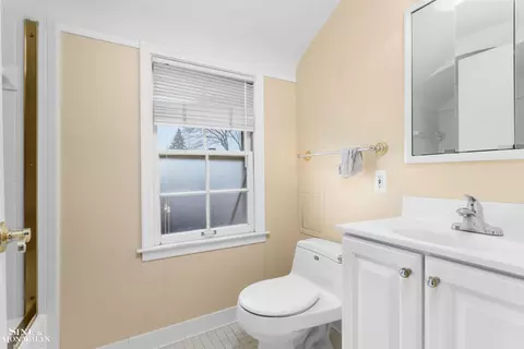 874 S Brys, Grosse Pointe Woods, MI 48236 photo 21