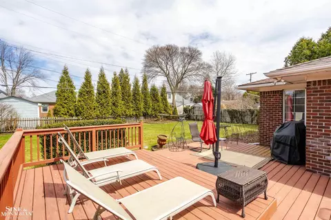 874 S Brys, Grosse Pointe Woods, MI 48236 photo 32