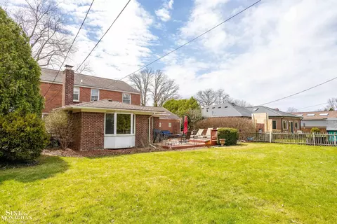 874 S Brys, Grosse Pointe Woods, MI 48236 photo 29