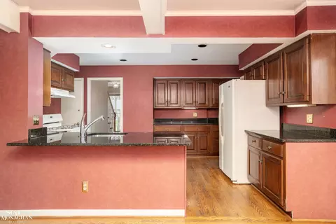 874 S Brys, Grosse Pointe Woods, MI 48236 photo 11