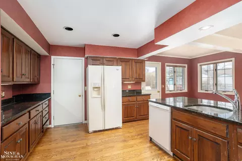 874 S Brys, Grosse Pointe Woods, MI 48236 photo 7