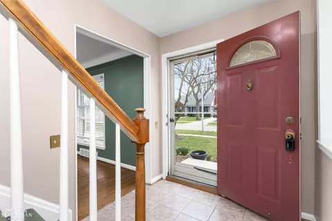 874 S Brys, Grosse Pointe Woods, MI 48236 photo 3