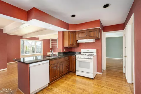 874 S Brys, Grosse Pointe Woods, MI 48236 photo 9