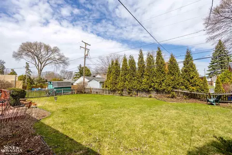 874 S Brys, Grosse Pointe Woods, MI 48236 photo 28