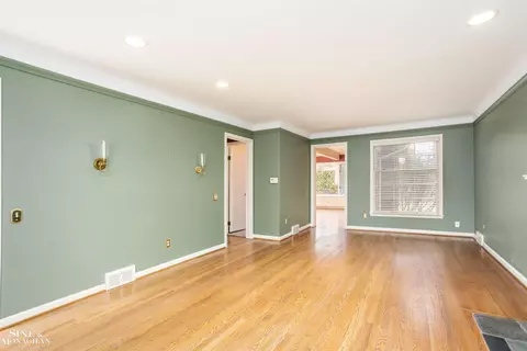 874 S Brys, Grosse Pointe Woods, MI 48236 photo 6