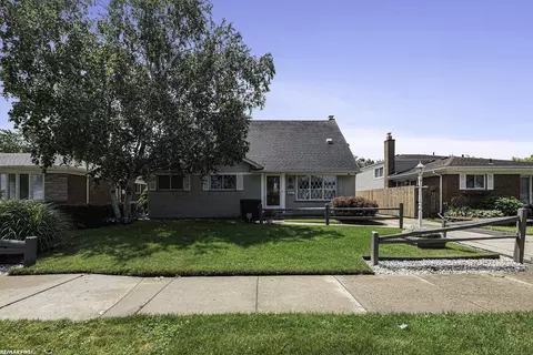 13016 Common, Warren, MI 48088