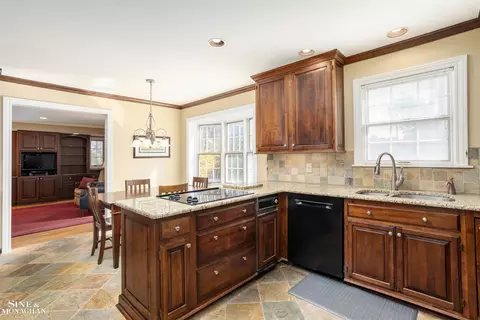 Kitchen - 703 Pear Tree, Grosse Pointe Woods, MI 48236 photo 3 of 4