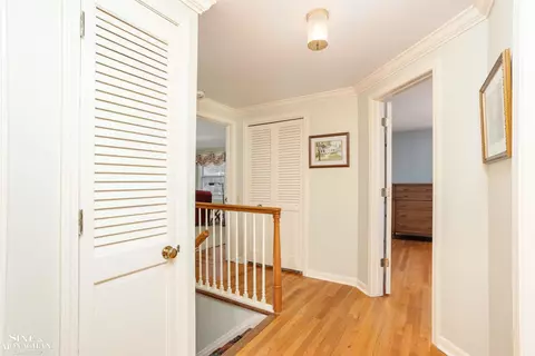 Entry Way - 703 Pear Tree, Grosse Pointe Woods, MI 48236 photo 3 of 3