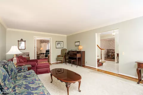 Living - 703 Pear Tree, Grosse Pointe Woods, MI 48236 photo 2 of 3