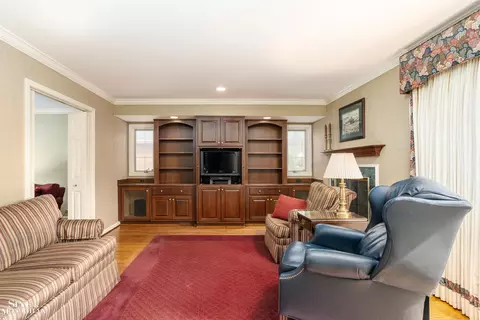 Living - 703 Pear Tree, Grosse Pointe Woods, MI 48236 photo 3 of 3