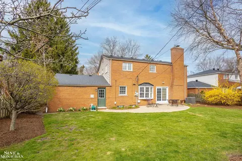 Exterior - 703 Pear Tree, Grosse Pointe Woods, MI 48236 photo 3 of 8