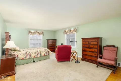 Bedroom - 703 Pear Tree, Grosse Pointe Woods, MI 48236 photo 3 of 7