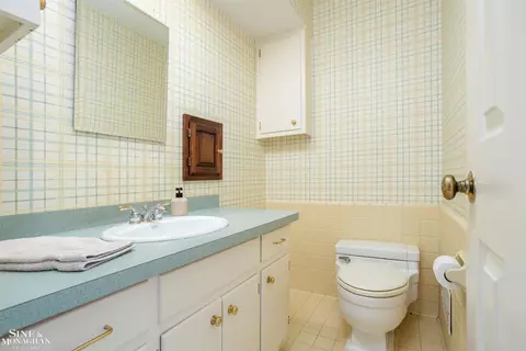 Bath - 703 Pear Tree, Grosse Pointe Woods, MI 48236 photo 1 of 4