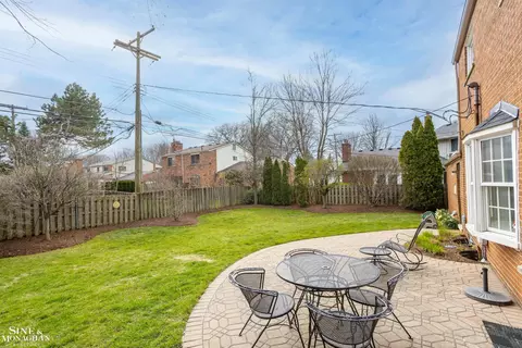 Exterior - 703 Pear Tree, Grosse Pointe Woods, MI 48236 photo 5 of 8