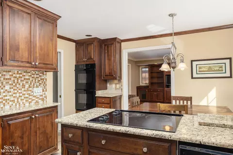 Kitchen - 703 Pear Tree, Grosse Pointe Woods, MI 48236 photo 4 of 4