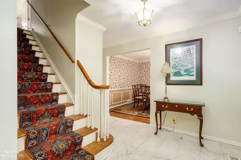 Entry Way - 703 Pear Tree, Grosse Pointe Woods, MI 48236 photo 2 of 3
