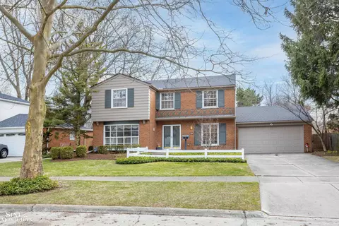 Exterior - 703 Pear Tree, Grosse Pointe Woods, MI 48236 photo 7 of 8
