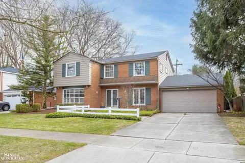 Exterior - 703 Pear Tree, Grosse Pointe Woods, MI 48236 photo 6 of 8