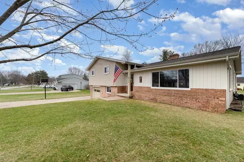320 Sandridge, Hemlock, MI 48626 photo 3