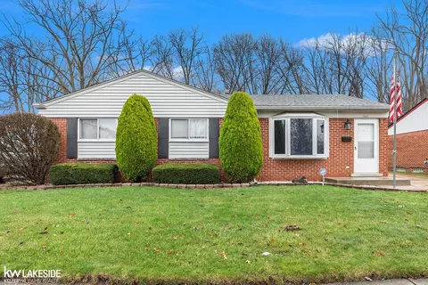 30604 Winthrop, Madison Heights, MI 48071