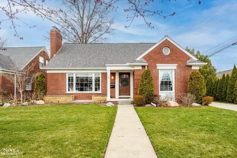 20075 Ghesquiere, Grosse Pointe Woods, MI 48236