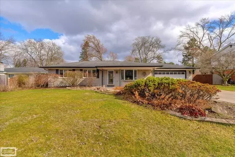 5618 Harlowe, Shelby Township, MI 48316