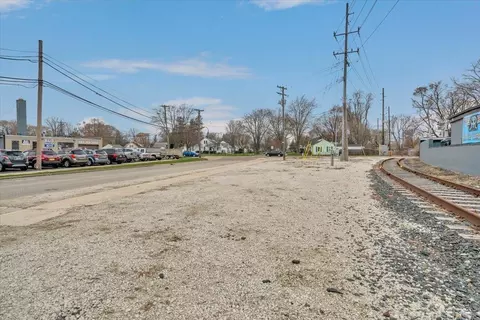 N Gratiot, Mount Clemens, MI 48043