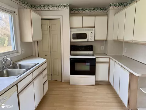 3444 Van Campen, Flint, MI 48507 photo 4