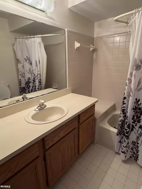 Bath - 17021 Crystal, Macomb, MI 48042 photo 2 of 2