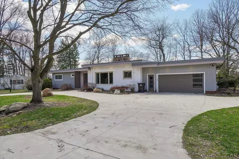 Exterior - 8 Lakeridge, Adrian, MI 49221 photo 5 of 15