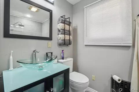 Bath - 8 Lakeridge, Adrian, MI 49221 photo 1 of 3