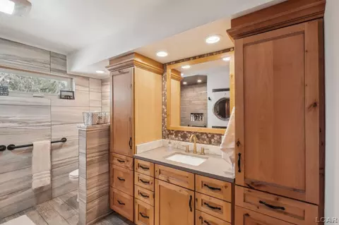 Bath - 8 Lakeridge, Adrian, MI 49221 photo 3 of 3