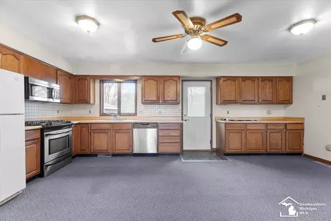 11706 Grafton, Carleton, MI 48117 photo 7