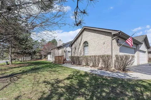 33857 Oakwood, Sterling Heights, MI 48312