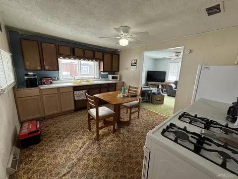 Kitchen - n5352 Pine Street, Shingleton, MI 49884 photo 2 of 4