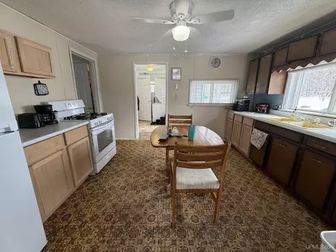 Kitchen - n5352 Pine Street, Shingleton, MI 49884 photo 4 of 4