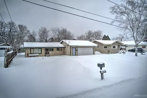 821 Lakeside, L'anse, MI 49946