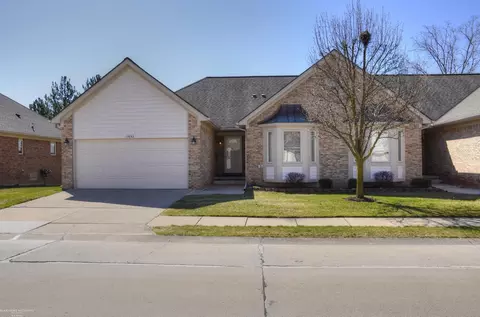 13842 Treeland Dr, Shelby Township, MI 48315