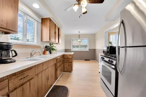 Kitchen - 17835 N Wind, Fraser, MI 48026 photo 1 of 2