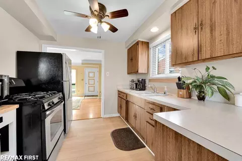 Kitchen - 17835 N Wind, Fraser, MI 48026 photo 2 of 2