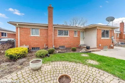 Exterior - 17835 N Wind, Fraser, MI 48026 photo 5 of 9