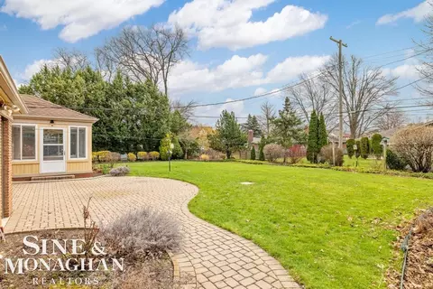 Exterior - 51 Roslyn, Grosse Pointe Shores, MI 48236 photo 4 of 6