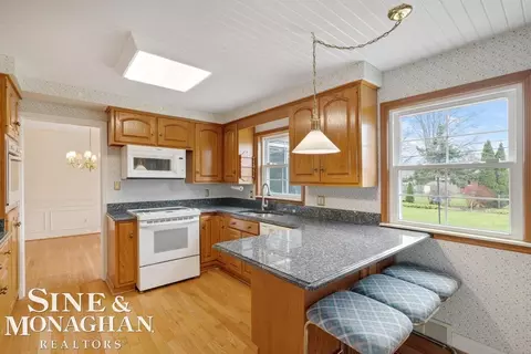 Kitchen - 51 Roslyn, Grosse Pointe Shores, MI 48236 photo 3 of 5