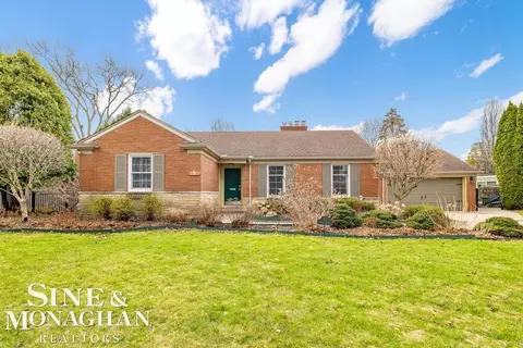 51 Roslyn, Grosse Pointe Shores, MI 48236